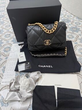 Chanel 19 Black Large
